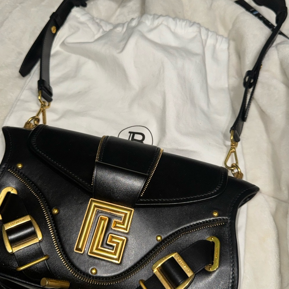 Balmain - Picture 4 of 9